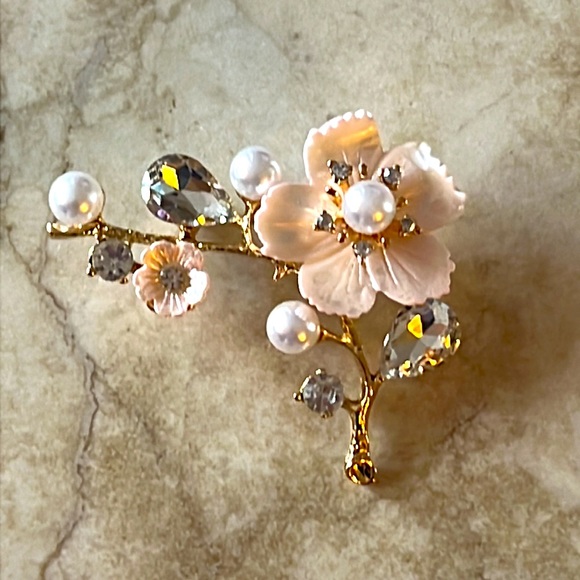Crystal Floral Brooch - Picture 1 of 2